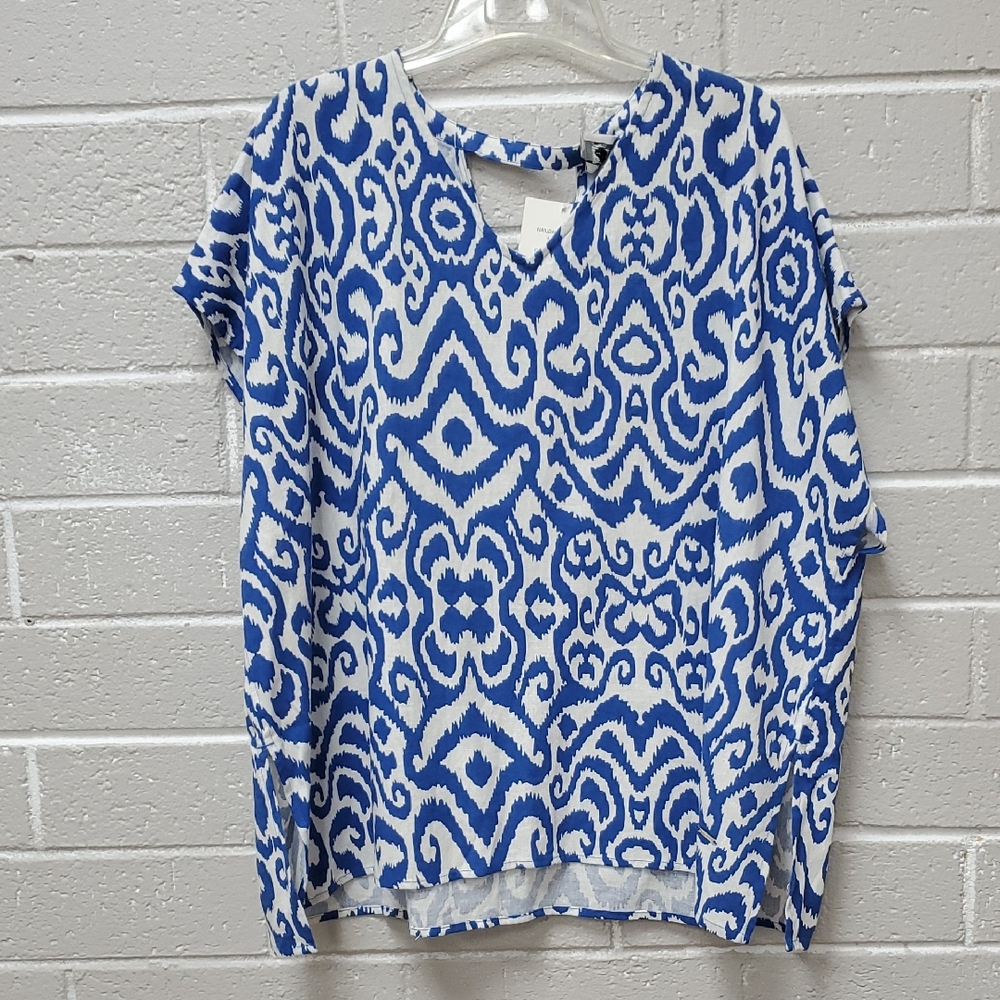 Anne Klein Blue and White Ikat Print Short Sleeve Top